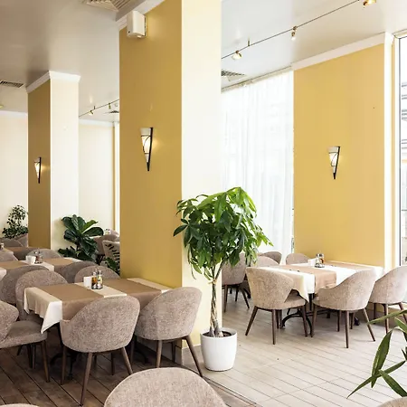 Rome Palace Deluxe 4* Napospart