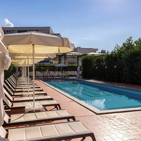 Rome Palace Deluxe 4* Napospart