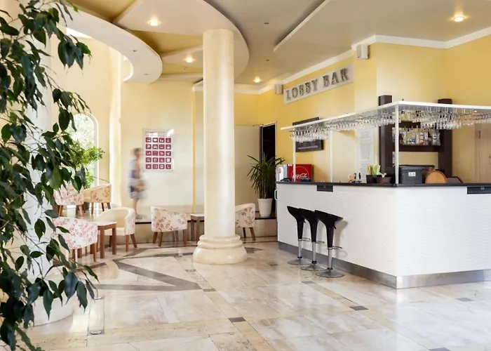 酒店 Rome Palace Deluxe 阳光海滩